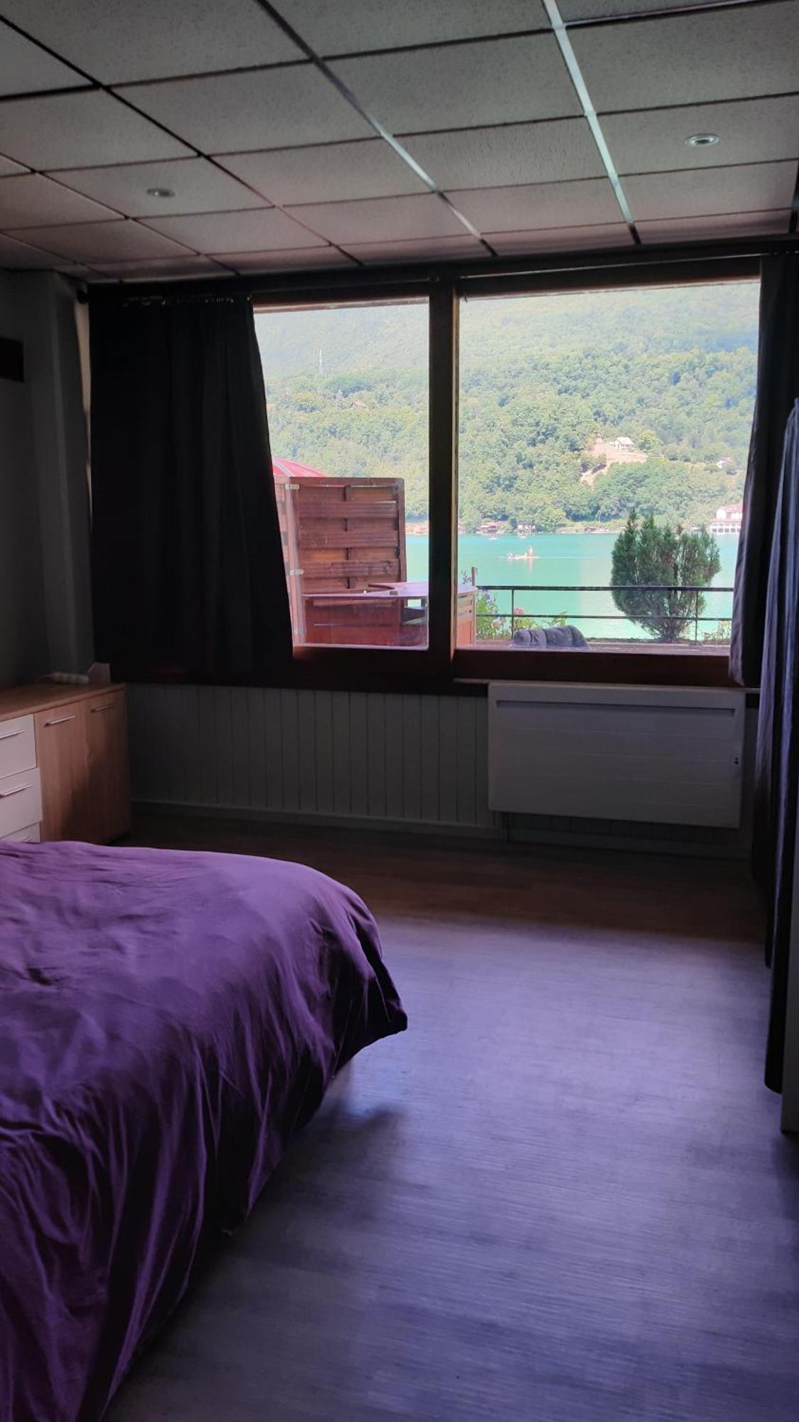 Les Sirenes Hotell Lepin-le-Lac Rum bild